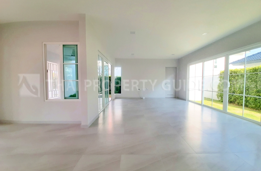 House with Shared Pool in Bangnatrad 